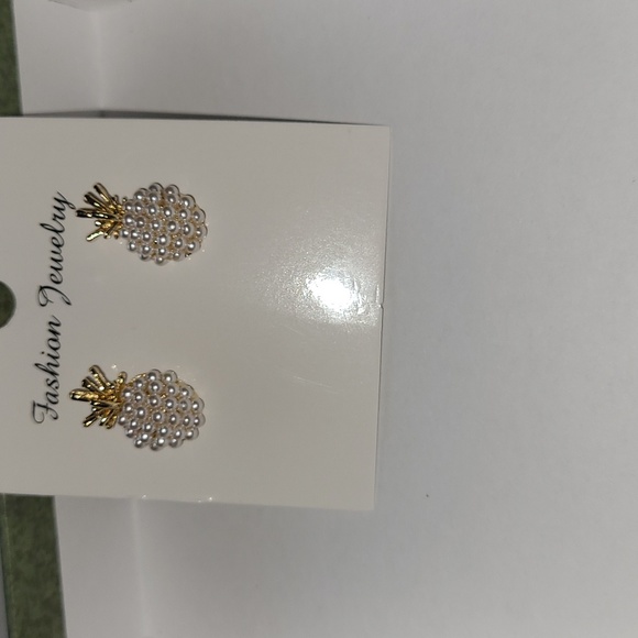Pineapple 🍍 Earrings - Picture 5 of 7